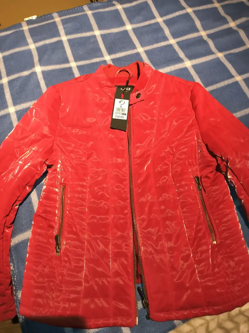 Chaqueta roja nueva