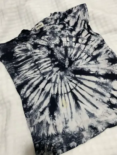 Polera tie-dye blanco y negro - miniatura 1