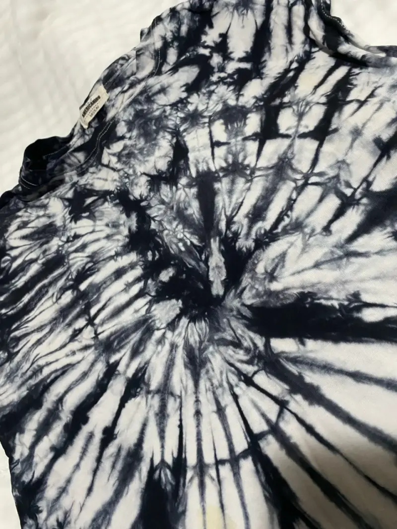 Polera tie-dye blanco y negro - 2