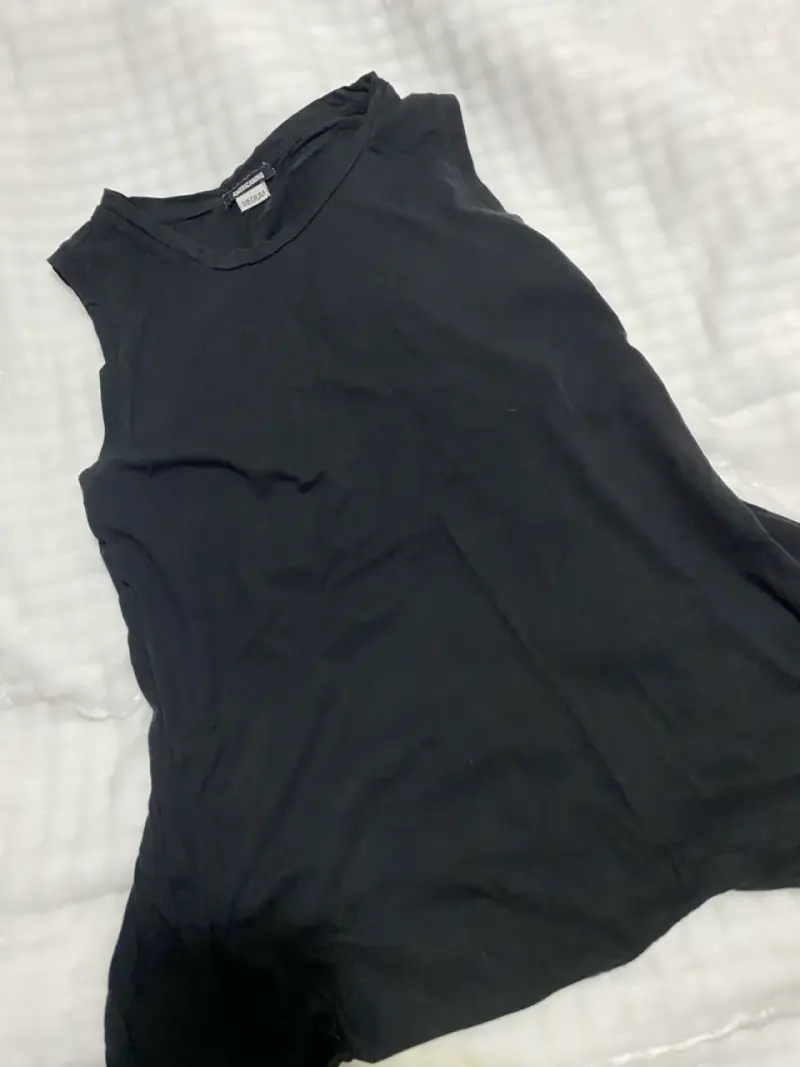 Polera negra sin mangas - 1