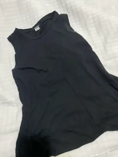 Polera negra sin mangas - miniatura 1