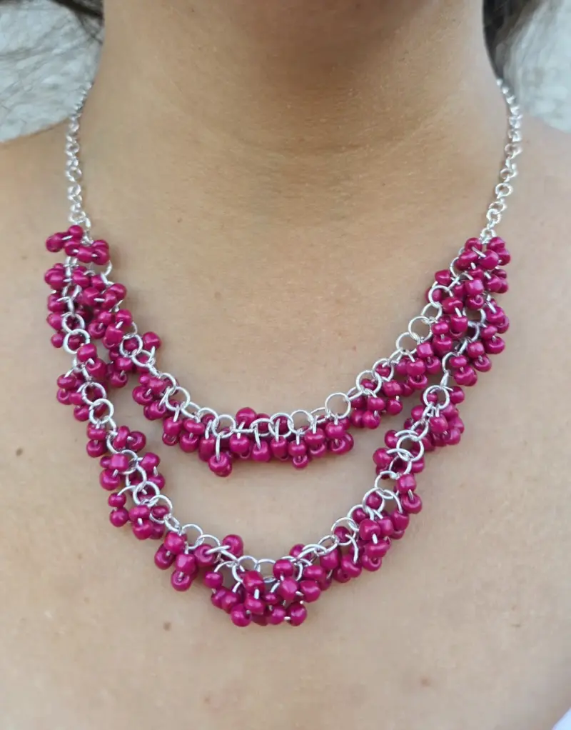 Collar de cuentas fucsia