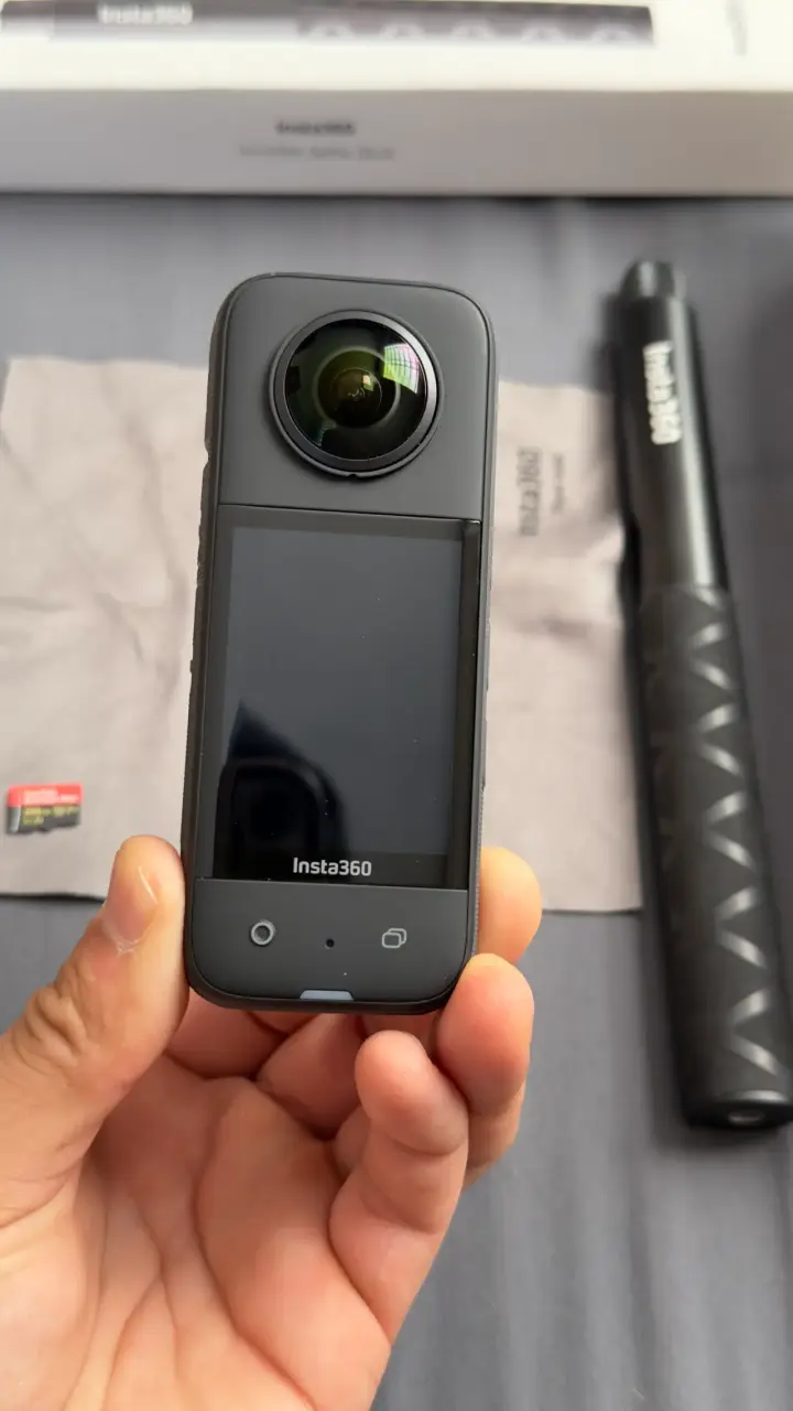Cámara Insta360 x3 con accesorios - 1