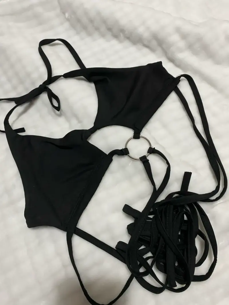 Bikini negro estilo moderno - 1
