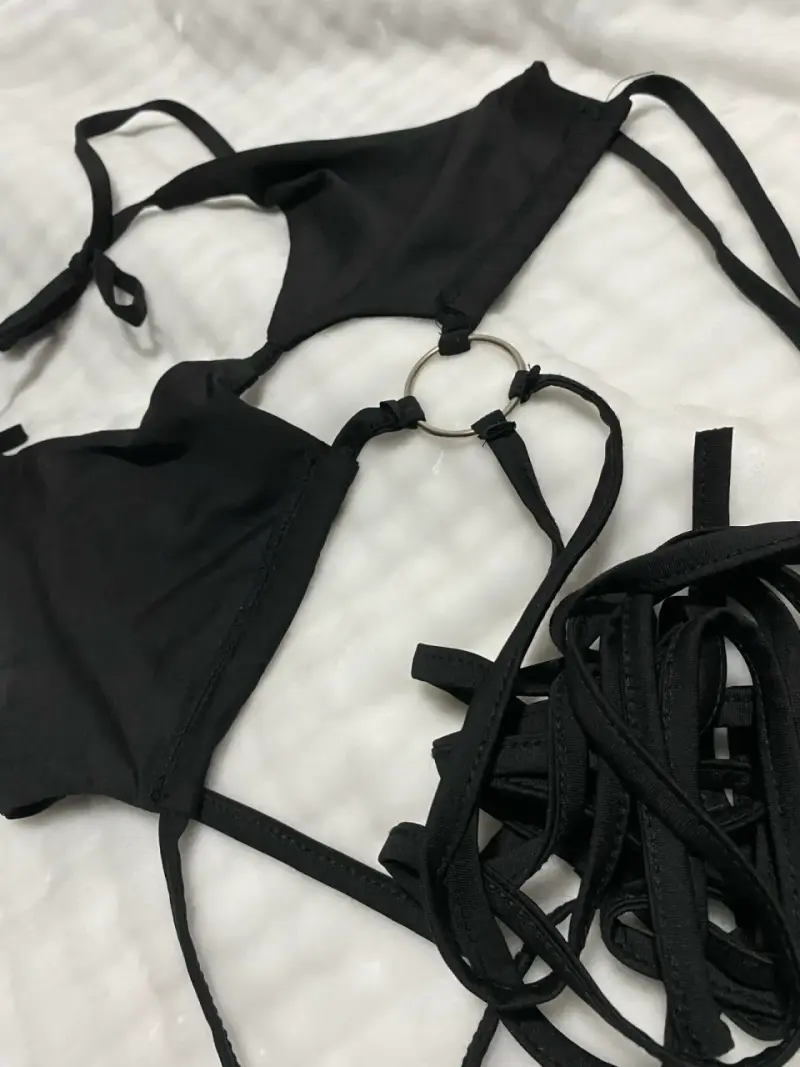Bikini negro estilo moderno - 2