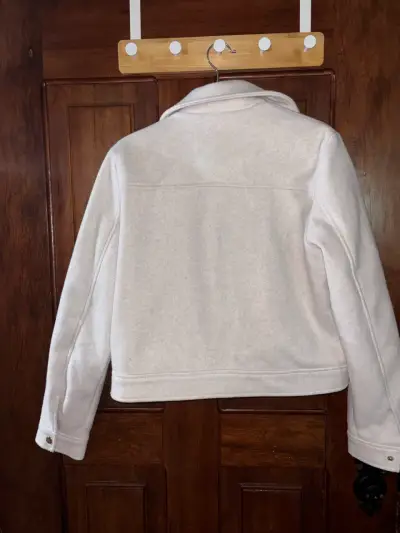 Chaqueta crema con bolsillos - miniatura 2