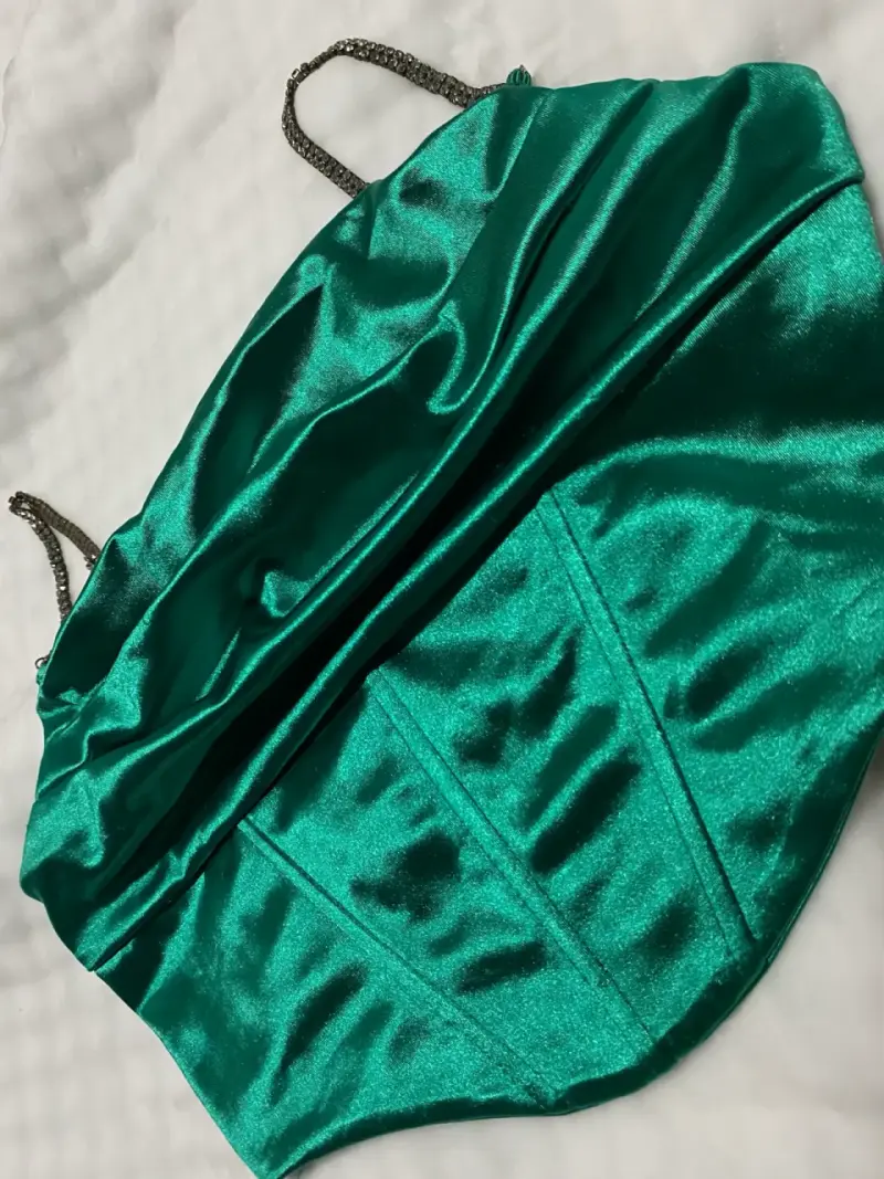 Top verde de satén con tirantes - 2