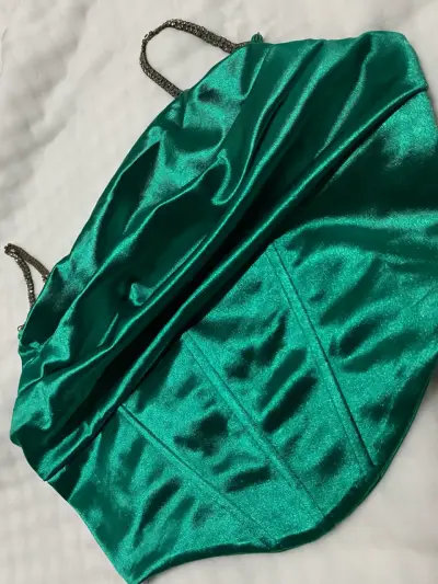 Top verde de satén con tirantes - miniatura 2