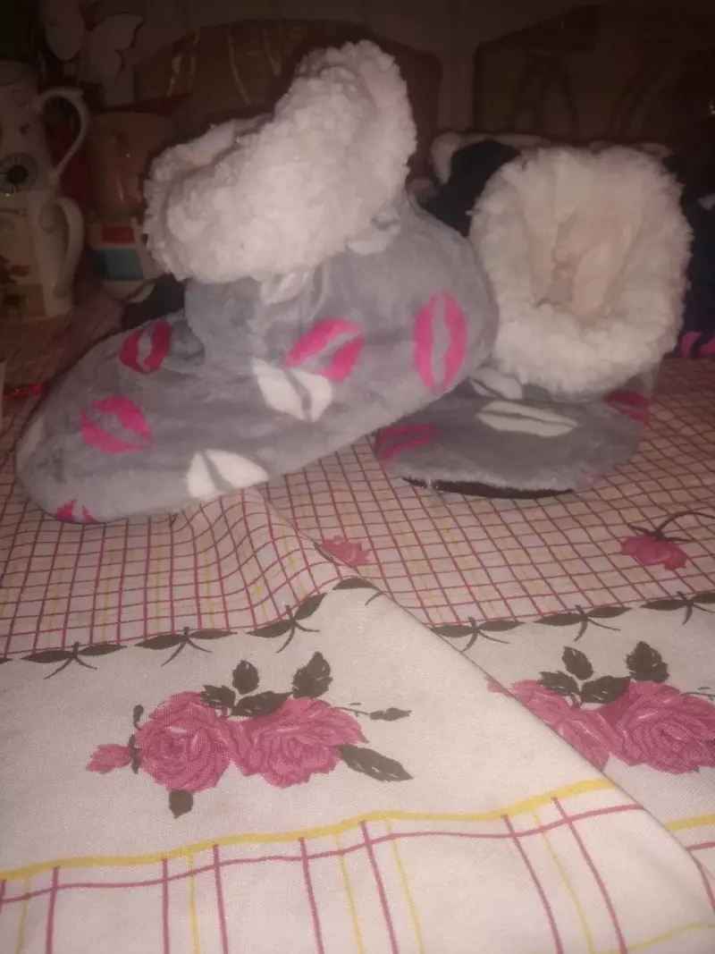 Pantuflas de invierno con estampado de besos - 1