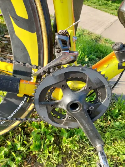Bicicleta de carrera amarilla Specialized - miniatura 2