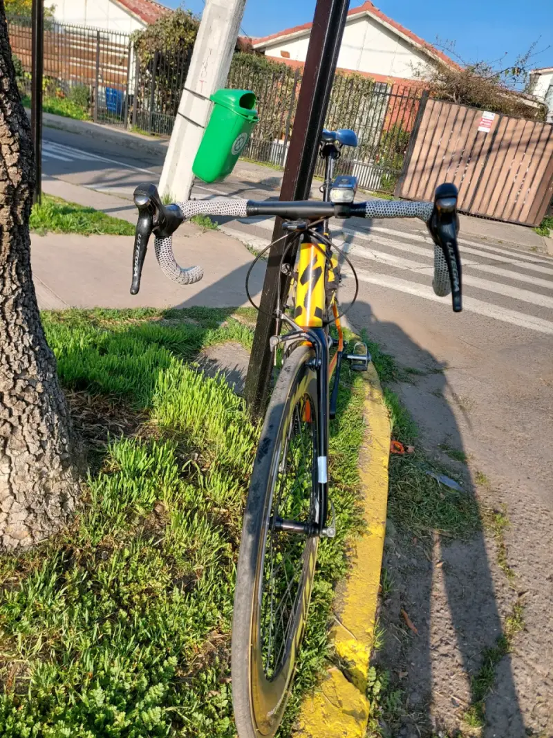Bicicleta de carrera amarilla Specialized - 4