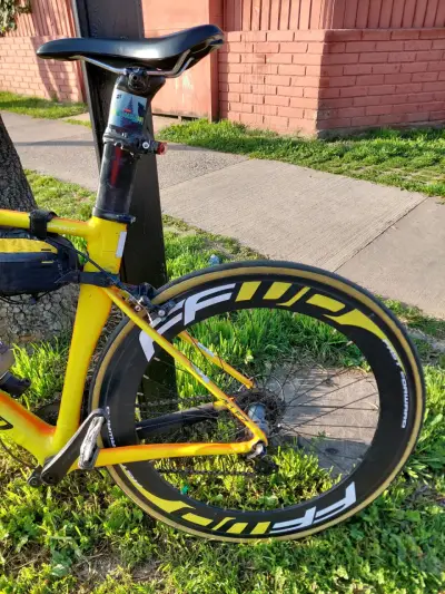 Bicicleta de carrera amarilla Specialized - miniatura 5