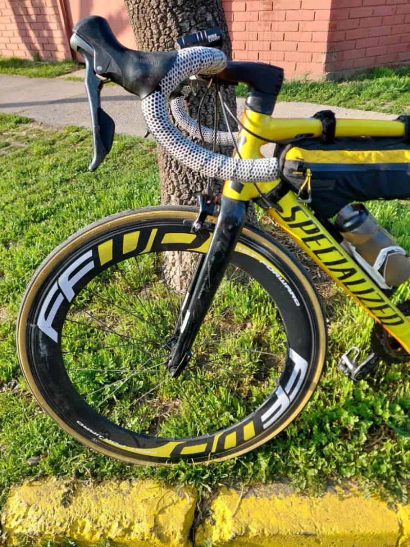 Bicicleta de carrera amarilla Specialized - 6
