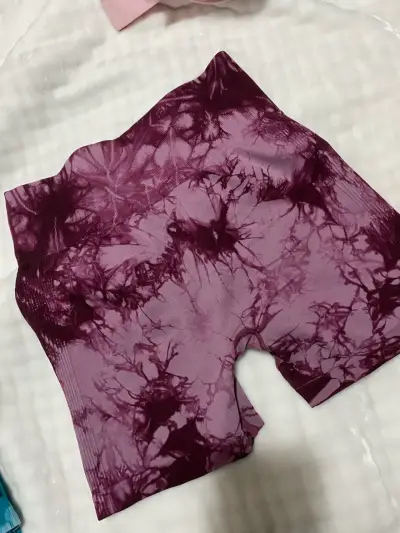 Shorts deportivos tie-dye morados - miniatura 1