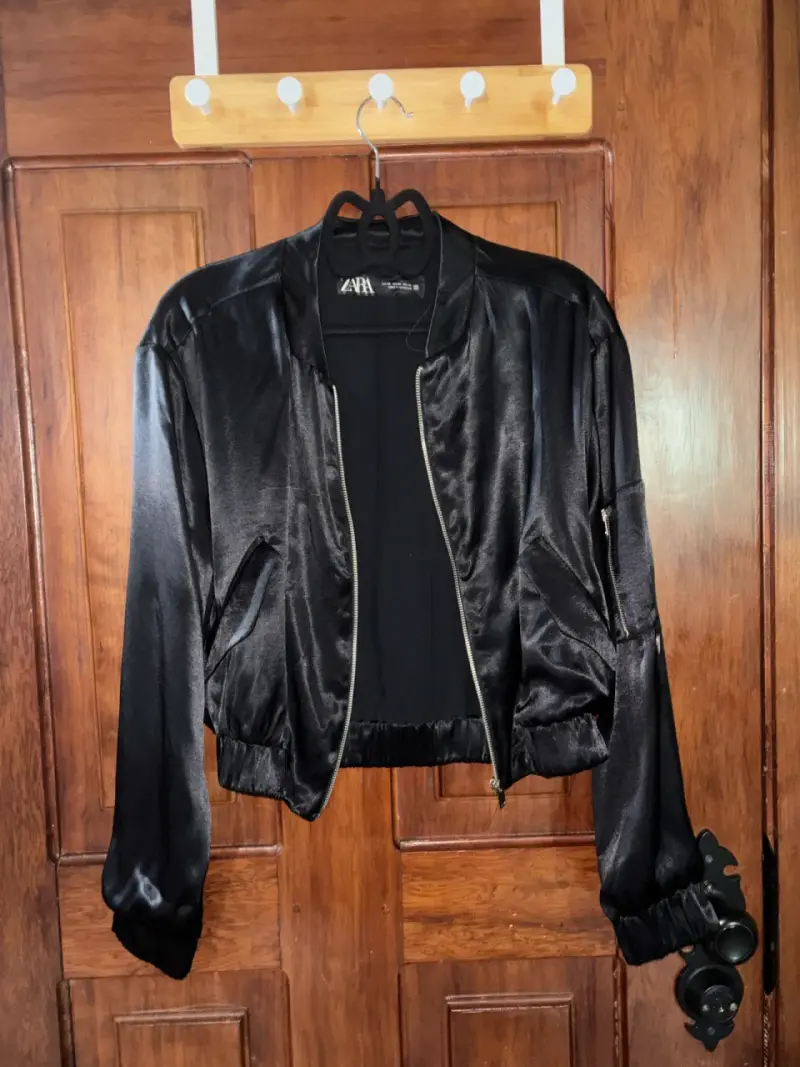 Chaqueta negra satinada Zara - 1