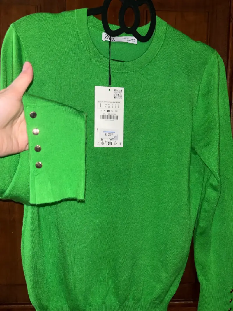 Suéter verde con botones - 2