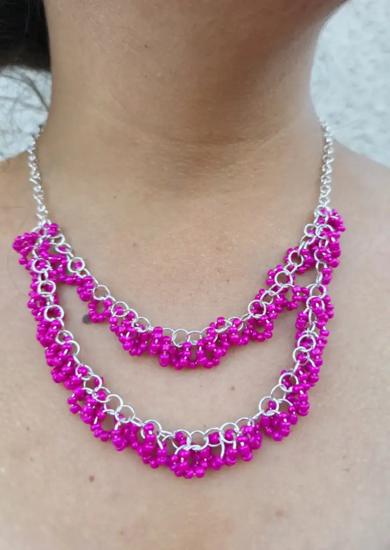 Collar con cuentas rosas