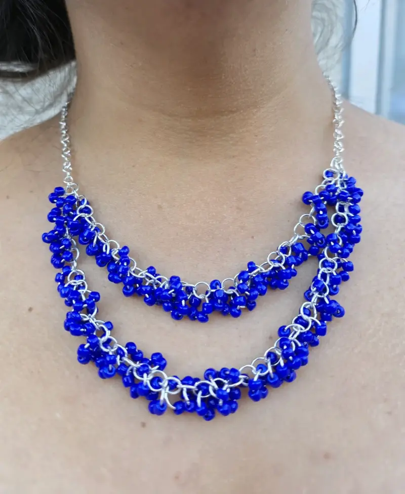 Collar de cuentas azul