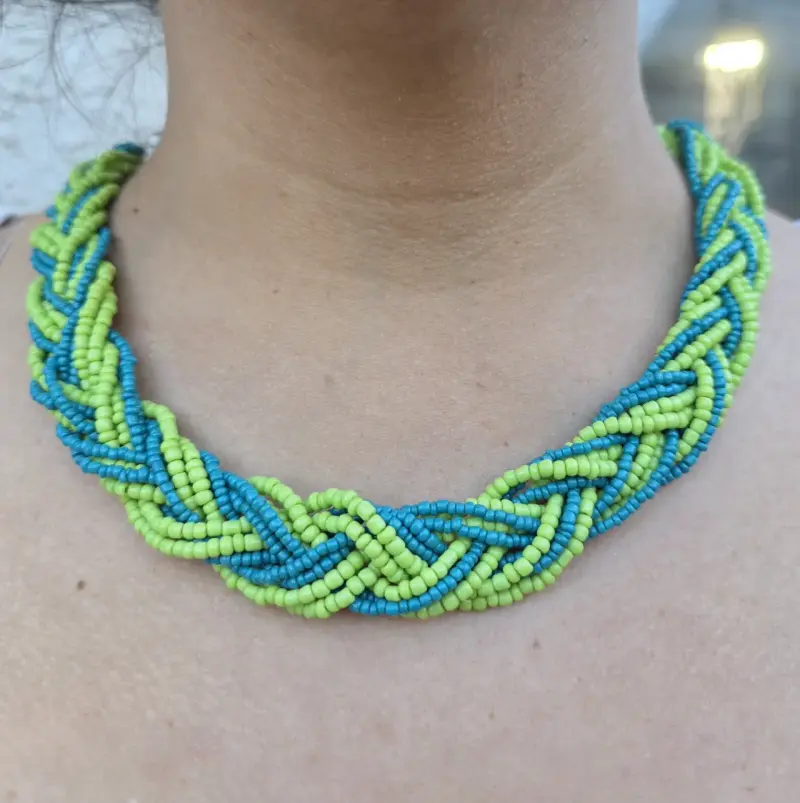 Collar trenzado colores verde y turquesa