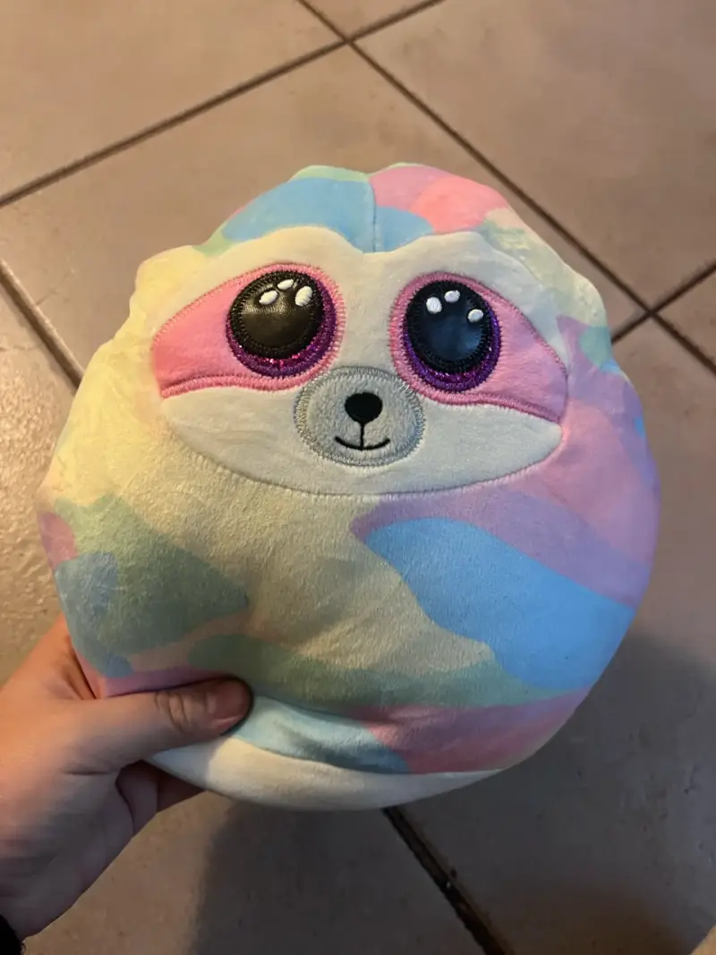 Peluche arcoíris tierno