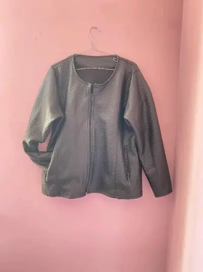 Chaqueta negra ecocuero - miniatura 2