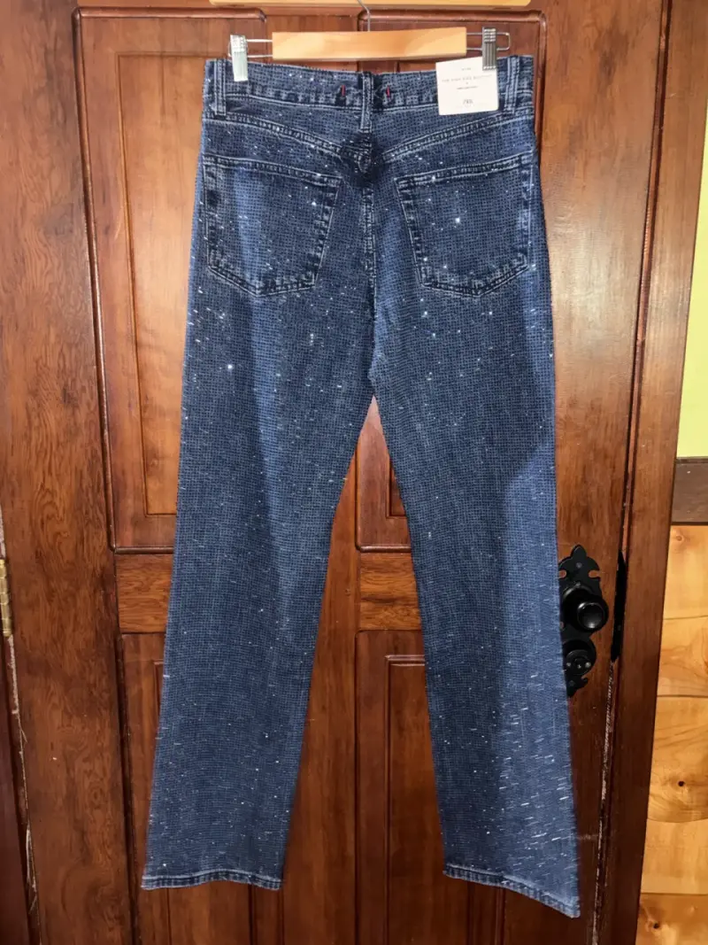 Jeans azul con diseño brillante - 2
