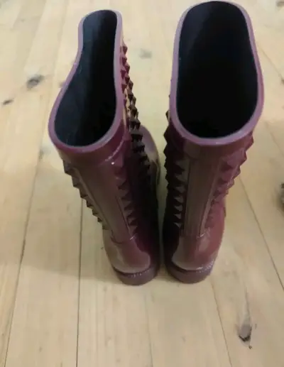 Botas de lluvia burdeos con tachuelas - miniatura 2