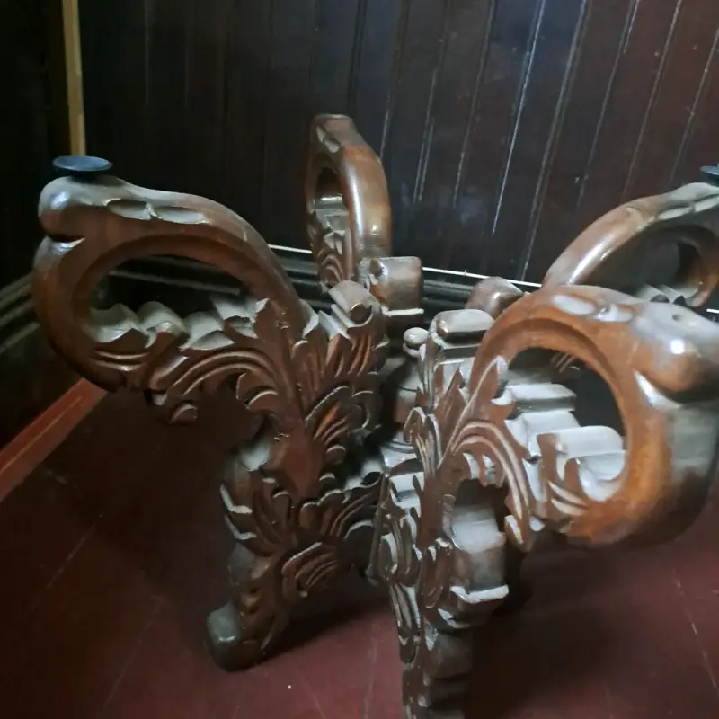Base de mesa tallada