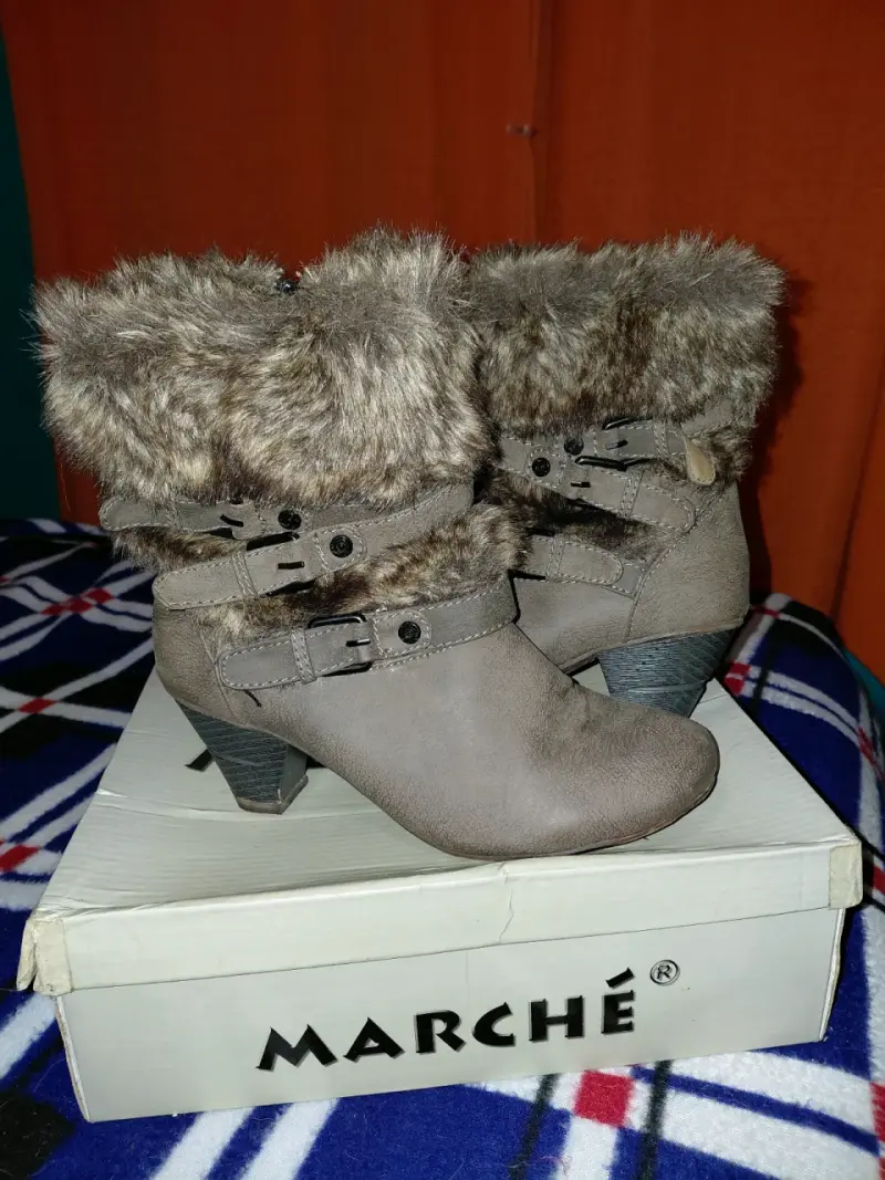 Botines grises con pelaje - 1