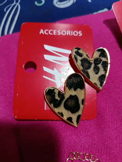 Aros flor rojos, negros H&M - miniatura 4