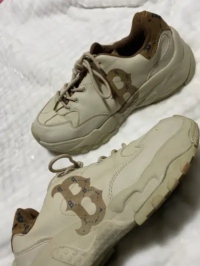 Zapatillas deportivas beige con logo - miniatura 2
