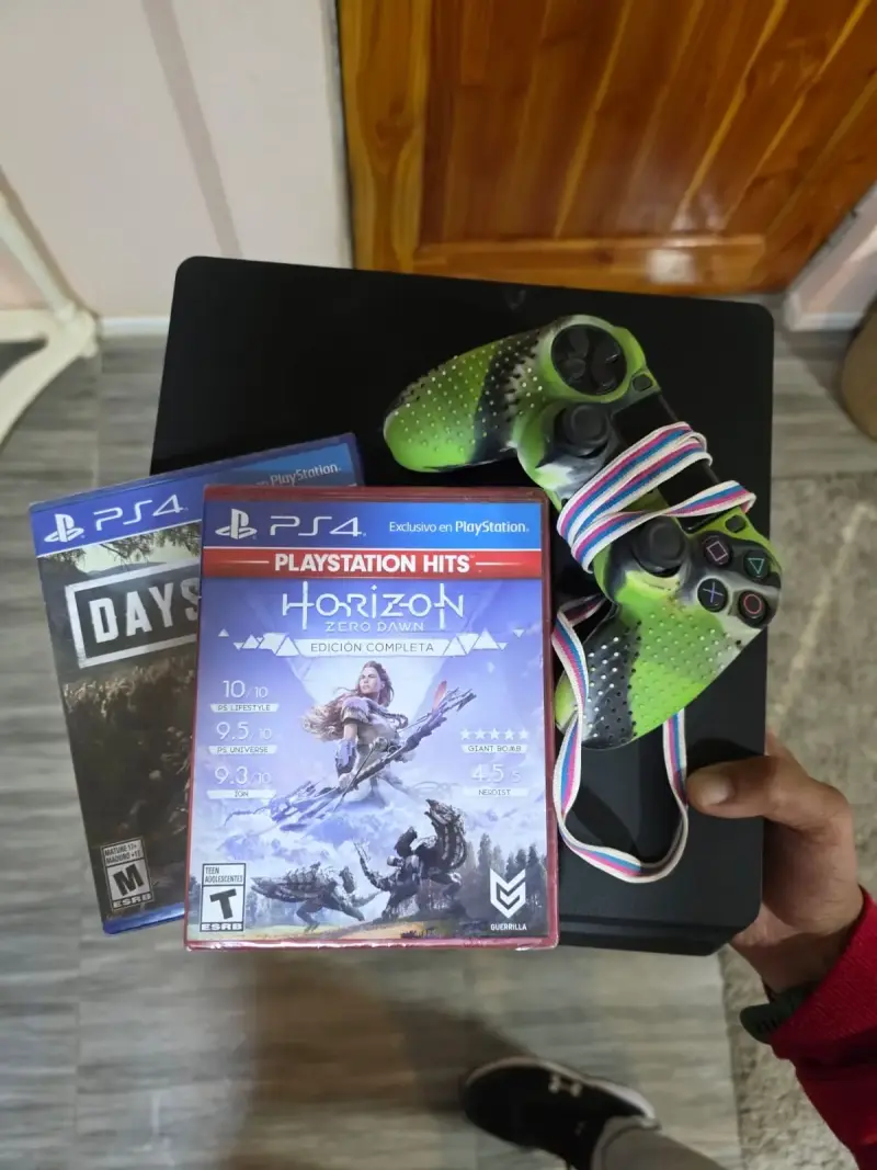 Consola PS4 con juegos y control - 1