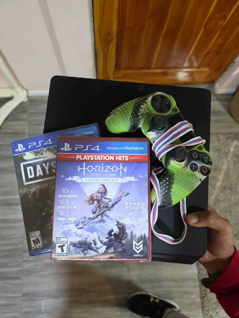 Consola PS4 con juegos y control - 2