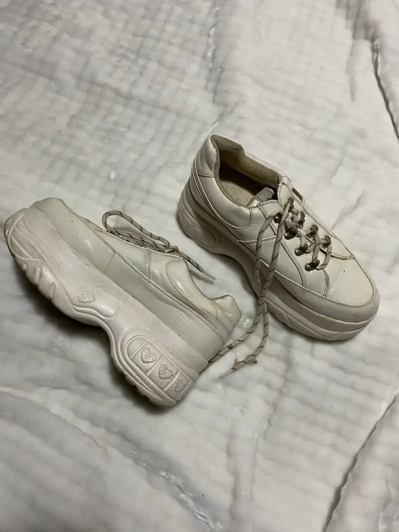 Zapatillas deportivas blancas - 1