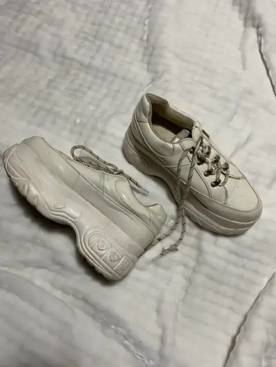Zapatillas deportivas blancas - miniatura 1