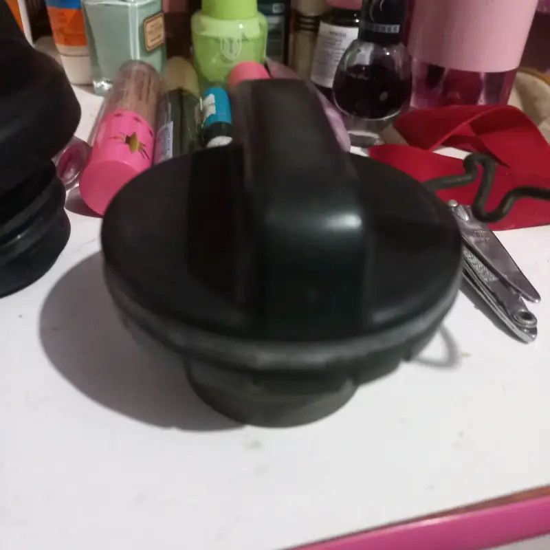 Se venden 2 Tapas de auto para bencina o diesel - 4