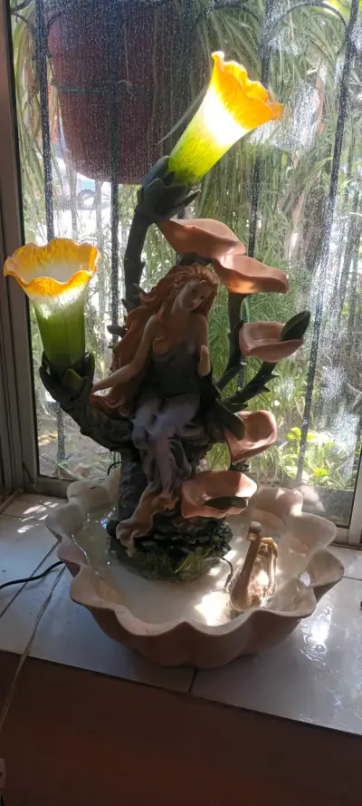 Lámpara con figura de hada - miniatura 2