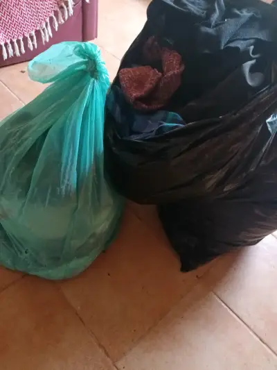 2 bolsas de ropa buen estado mujer - miniatura 2