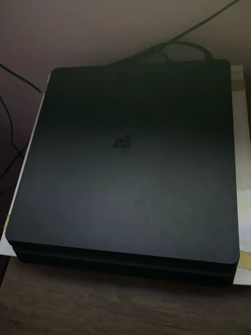 Consola PlayStation negra