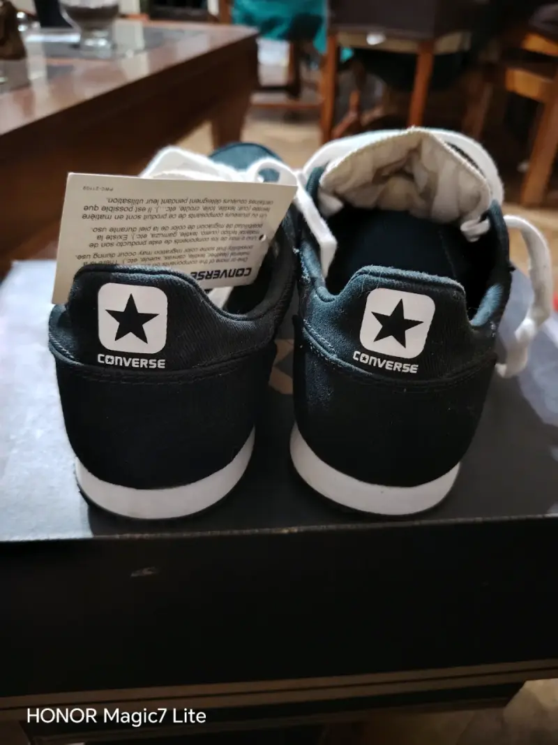 Zapatillas Converse blancas y azules y negras - 4