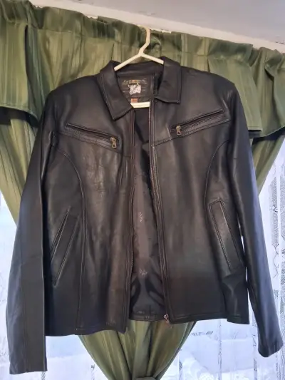 Chaqueta de cuero negra - miniatura 1