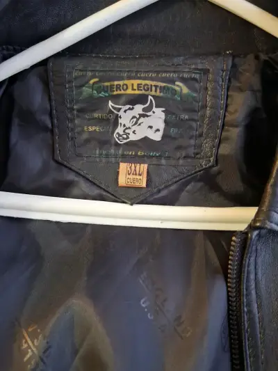 Chaqueta de cuero negra - miniatura 2