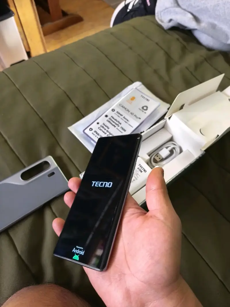 Smartphone Tecno Camon 40 PRO 5G - 2