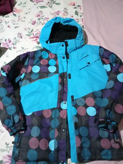 Chaqueta outdoor de nieve con capucha - miniatura 1