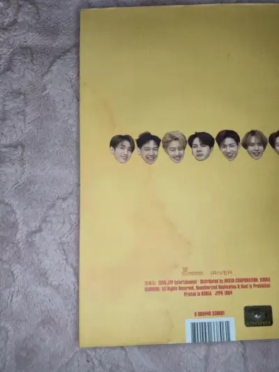 Álbum 'Eyes on You' autografiado - miniatura 2