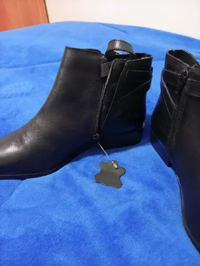 Botines negros de cuero con cierre - miniatura 1