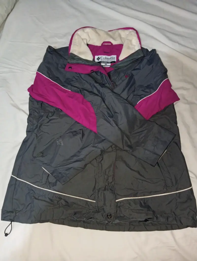 Chaqueta Columbia gris y fucsia