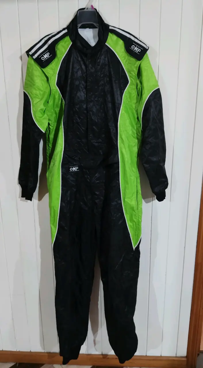 Buzo de competencia OMP negro y verde - 3