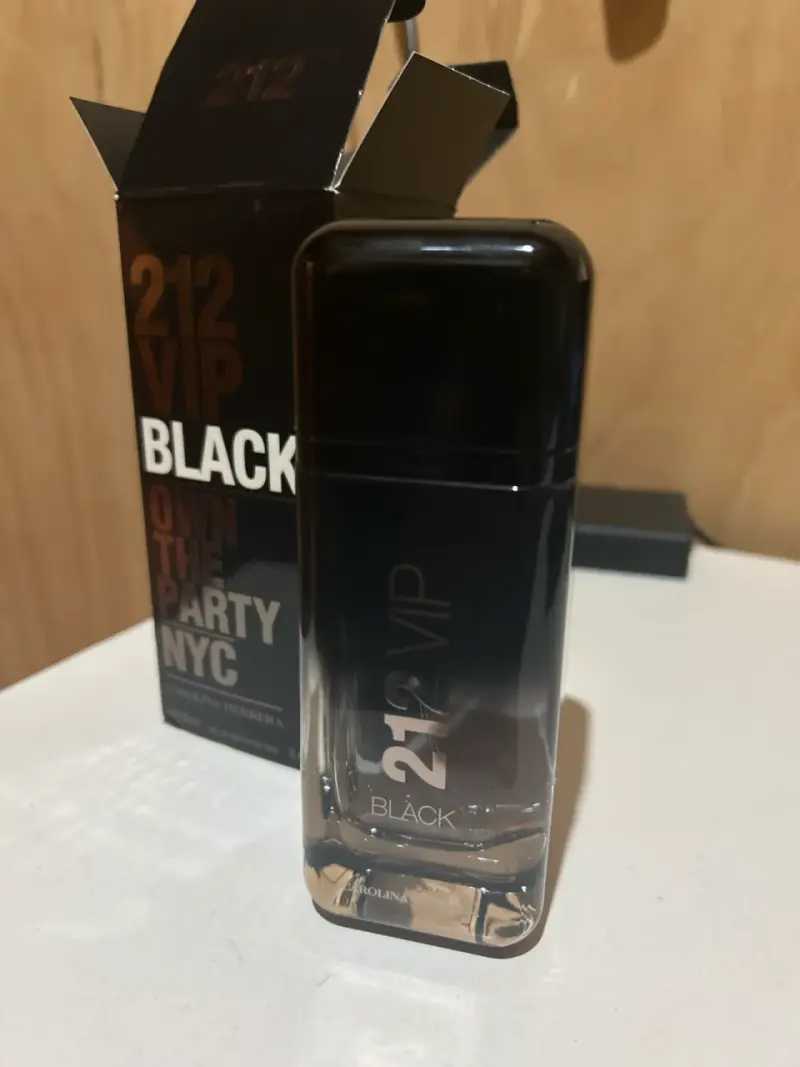 Perfume 212 VIP Black 100ml - 4