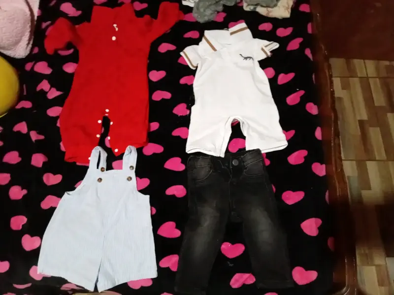 Ropa de bebé variada